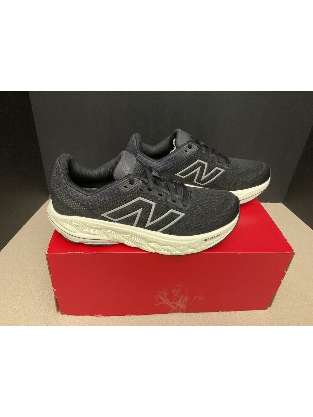 New! Womens New Balance Fresh Foam X 860v14 Black/White Running Shoes. Size 7B.